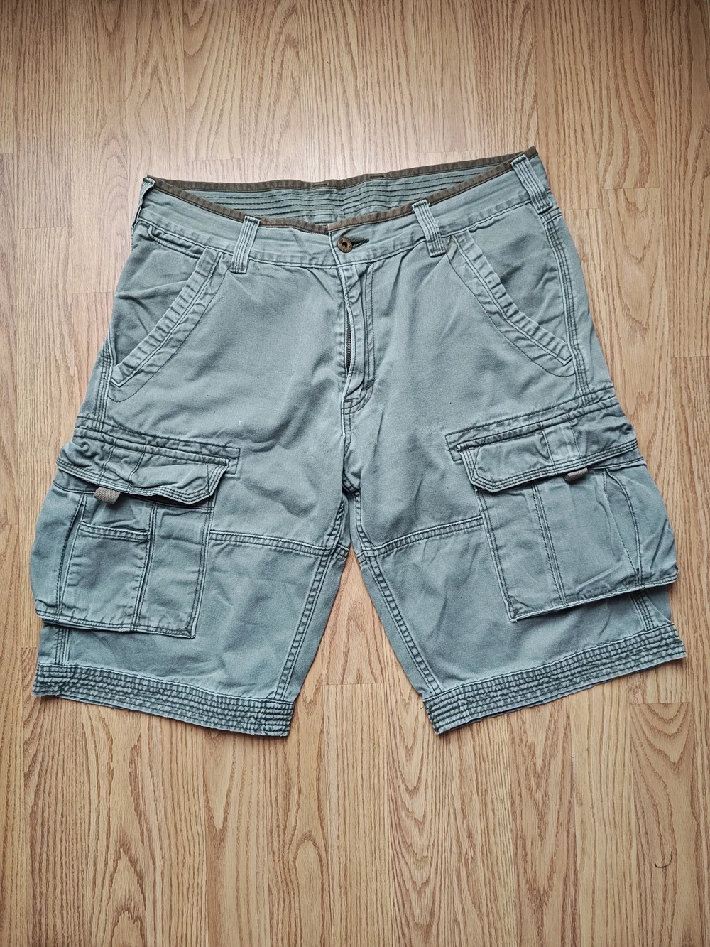 Levi’s Men’s Cargo Shorts Size 32 Sage Olive Green Heavy Duty Canvas Utility